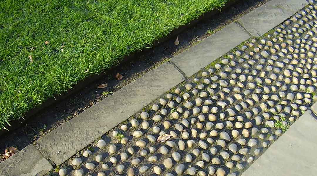 Cómo cortar los bordes del césped como un profesional